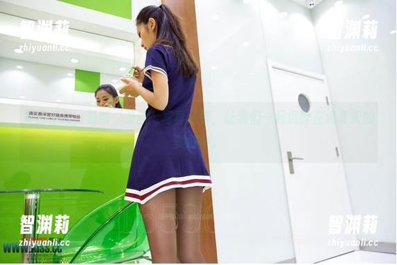 冬日暖阳，最新“爱丝”写真分享，让我们一起沉醉在这冬天的美好中。