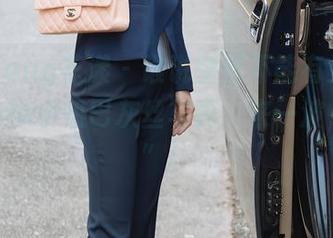 HuaYang花漾 – 谁说壁纸不能有灵魂？Angela小热巴灰丝写真，来一波“灵动”！