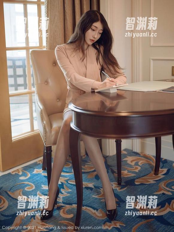 HuaYang花漾-张思允Nice HuaYang花漾 - 套图来袭!张思允Nice透视美脚,瞬间被这一双吸引了!