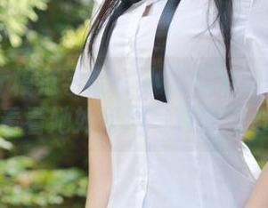 MFStar模范学院 – 小奶瓶呜呜的连衣裙：看看她如何用写真撩动心弦