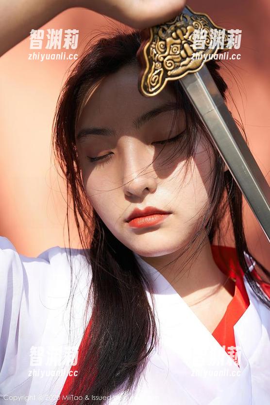 MiiTao蜜桃社-李宝宝 MiiTao蜜桃社 - 教室的另一面:李宝宝私房图集,光影交织下的故事。