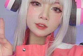 美腿是什么，你问？看看PoppaChan的图片，果断下载吧，装进你的图库！