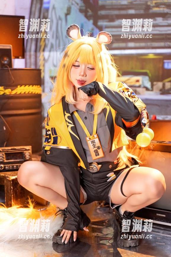 PoppaChan 警官服不怕雷电!PoppaChan原图更新,咱这段子手都是超级英雄!