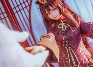 一探Sayako＿今年4岁的原神世界：她的cos和原图如何撩人？