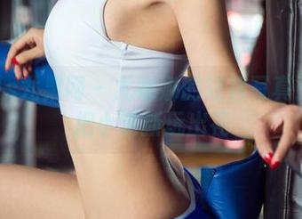 UGirls尤果网 – 尤娜娜的短裙写真：如何把小清新玩出花