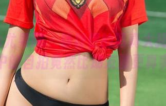 UGirls尤果网 – 徐梓伊的写真大揭秘：原图中的自拍竟然比朋友圈更真实？