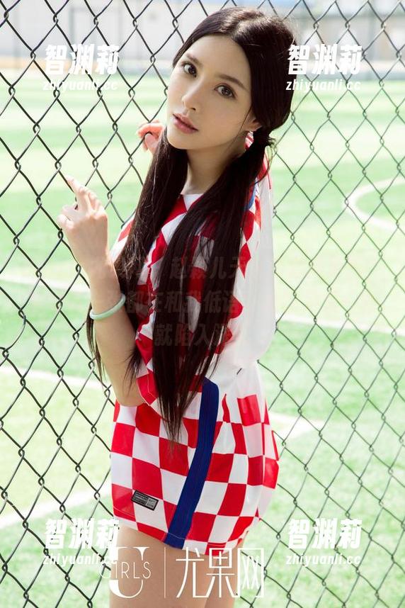 UGirls尤果网-赵颖儿 UGirls尤果网 - 赵颖儿天台新套图更新,感觉每一张都在和我低语,真的是看一眼就陷入深思