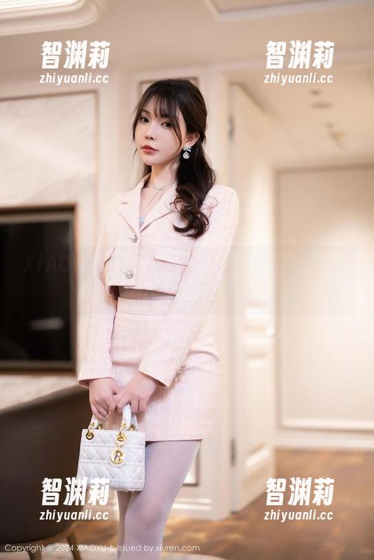 XIAOYU语画界 - 探索苏曼兮的少女心事：图库中的柔美作品