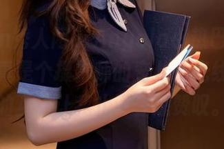 Xiuren秀人网 – Angela小热巴黑白写真：她真是个摄影师的宠儿，光线和影子的互动让我止不住想赞叹。