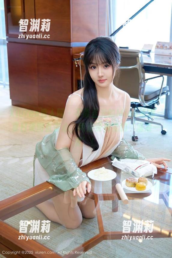 Xiuren秀人网-Mina米娜 Xiuren秀人网 - 不靠圣光的Mina米娜,夏日美图直击心,简直是视觉的‘清凉一夏’!