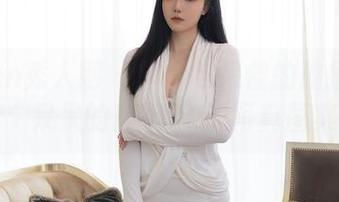 Xiuren秀人网 – 旗袍与呆傻的碰撞-一探“呆呆的瑞bb”的写真图集