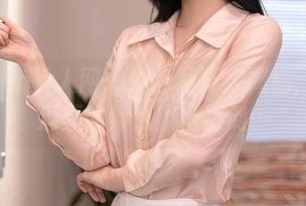 Xiuren秀人网 – 婚纱写真大揭秘：是小逗逗如何优雅地摔倒…
