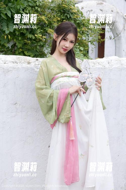 Xiuren秀人网-猫咪巨臀妹妹 Xiuren秀人网 - 猫咪巨臀妹妹最新版美足套图,谁能拒绝这双“足”以撩人的小脚呢?