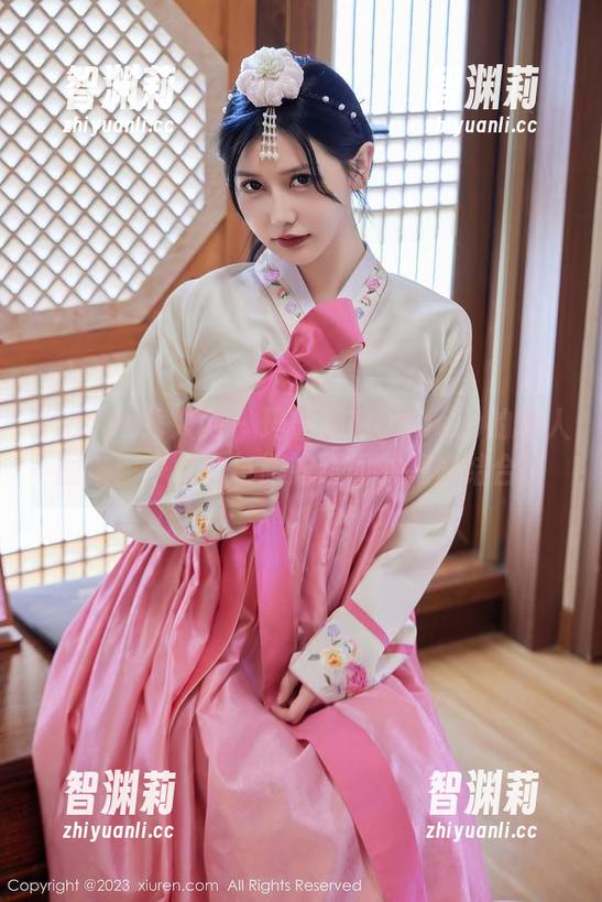 Xiuren秀人网-玛鲁娜Manuela Xiuren秀人网 - 玛鲁娜Manuela的私人图集:少女心与尴尬瞬间的绝妙结合!