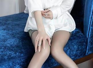 YouMi尤蜜荟 – 朱可儿Flower的吊带写真值得一看，照片中那种自然流露的神态，仿佛在和我说悄悄话。