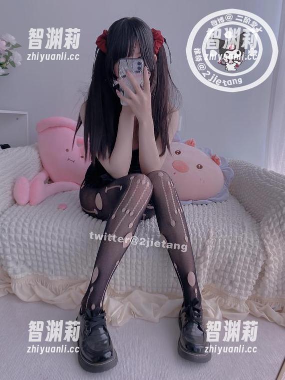 二阶堂宅绘子 从课桌到镜头:二阶堂宅绘子的校园写真,快来围观她的秘密花园