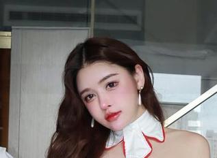 微密圈 – 于芷晴紫色比基尼作品：连沙滩都忍不住要多看几眼的秘密！
