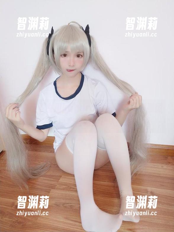 古川kagura 看,有了古川kagura的短裙,写真原图也变得如此动人
