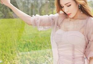 嗲囡囡 – 在周于希的制服世界里，写真与幻想共舞