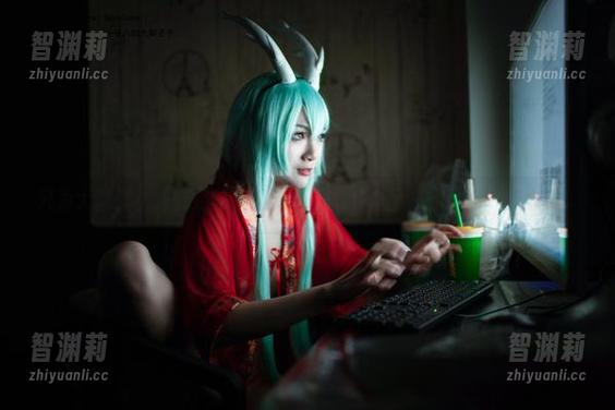 大梨子不是御姐 只为大梨子不是御姐的礼服,下载这份作品集,让你一秒心醉!