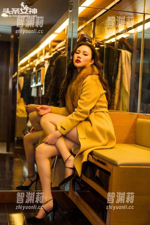 头条女神 - 放飞自我：欣赏幻雪儿中介小姐姐的黑丝写真集