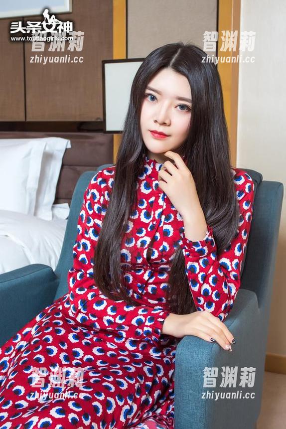 头条女神 - 连体衣是她的超能力！见识杨漫妮baby如何用美图搞定每一个角度的照片。
