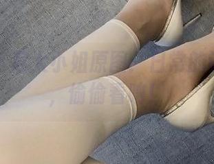 微密圈 – 宸大小姐原图：日常的调皮瞬间，偷偷看呐！