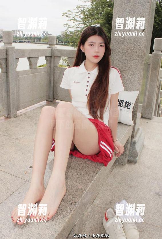 小众视觉-小薯条 小众视觉 - 小薯条的全套棉袜图集:阳光洒下的慵懒与妩媚
