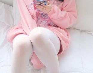 下载也要小心！少女秩序的白丝连衣裙原图，有点晃眼！