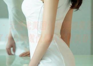 尤果网 – 无圣光美图：仙妮的美足，诠释了什么叫做优雅与随性共存！