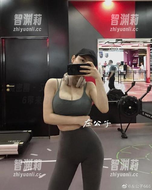 微密圈 - 又是福利满满的一天，左公子666带来的俏皮女娃作品依旧好看！