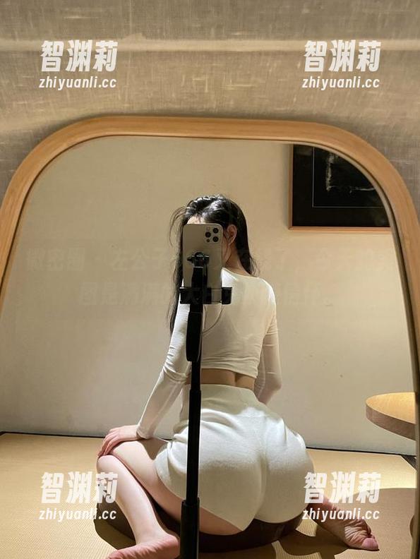 左公子666 微密圈 - 左公子666又在线了,今天的美图是满满的大白兔奶糖情怀。