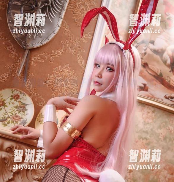 抱走莫子 免费图册:抱走莫子的黑护士形象,绝对让你眼前一亮!