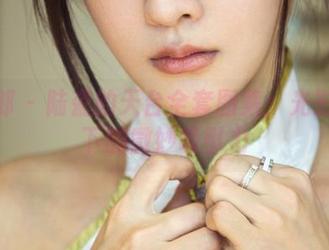 推女郎 – 陆瓷的天台全套图集：光影交错下的微妙吸引力