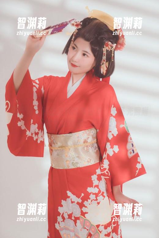 星澜想来杯珍珠奶茶 僵尸娘星澜想来杯珍珠奶茶:无圣光照耀下的奇幻瞬间,原图走起