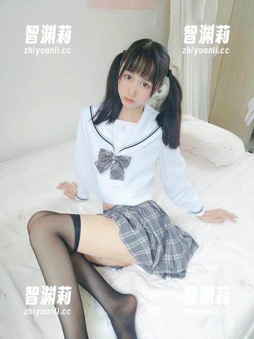 木绵绵OwO 木绵绵OwO的室外短裙写真图包,看看风如何给她加分!