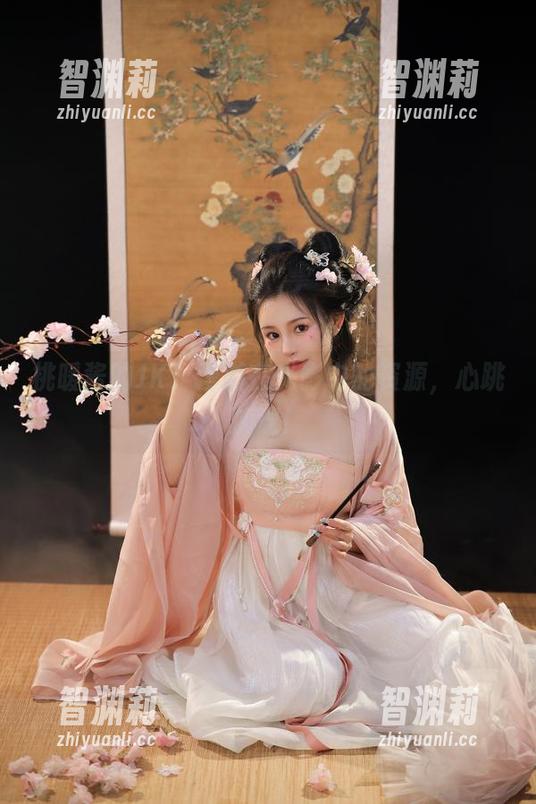 桃暖酱的JK：漫游在光影中的资源，心跳加速！