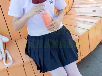 森萝财团 – 小七最新发的JK学妹原图，完全无法自拔的画面感！