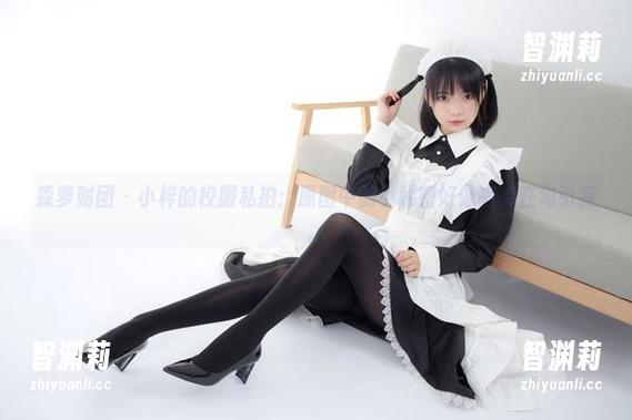 森萝财团-小梓 森萝财团 - 小梓的校服私拍:原图中的小秘密好像有点在勾引我。