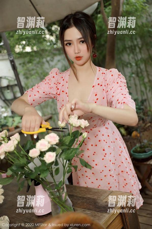 模范学院-李颖煊baby 模范学院 - 教室外的李颖煊baby图集:穿越知识与梦想的边界