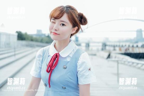 波萝社 - 猫九酱Sakura的水手服在线合集：她在阳光下的旋转，真是美得不可思议
