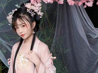 爆机少女喵小吉的妹妹写真集：精选每一个“喵”声引发的塞牙缝！