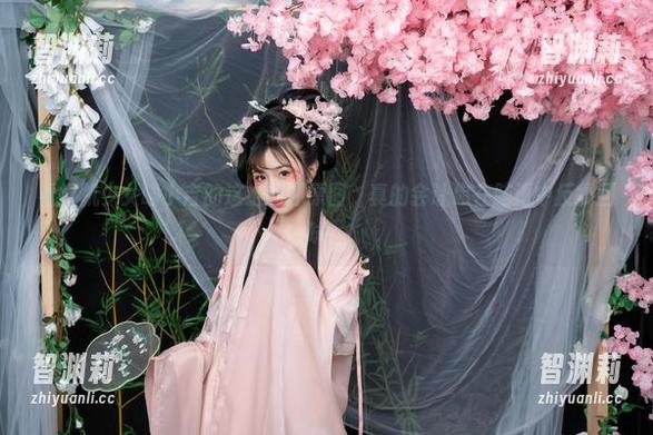 爆机少女喵小吉 看爆机少女喵小吉的这组绮怀原图,真的会让你在脑海中反复回味。