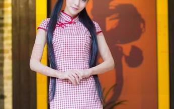 爱蜜社 – “乐薇Vivi短裤写真集：她的每一处曲线都是我心头的小悸动”——所以我没办法不看。
