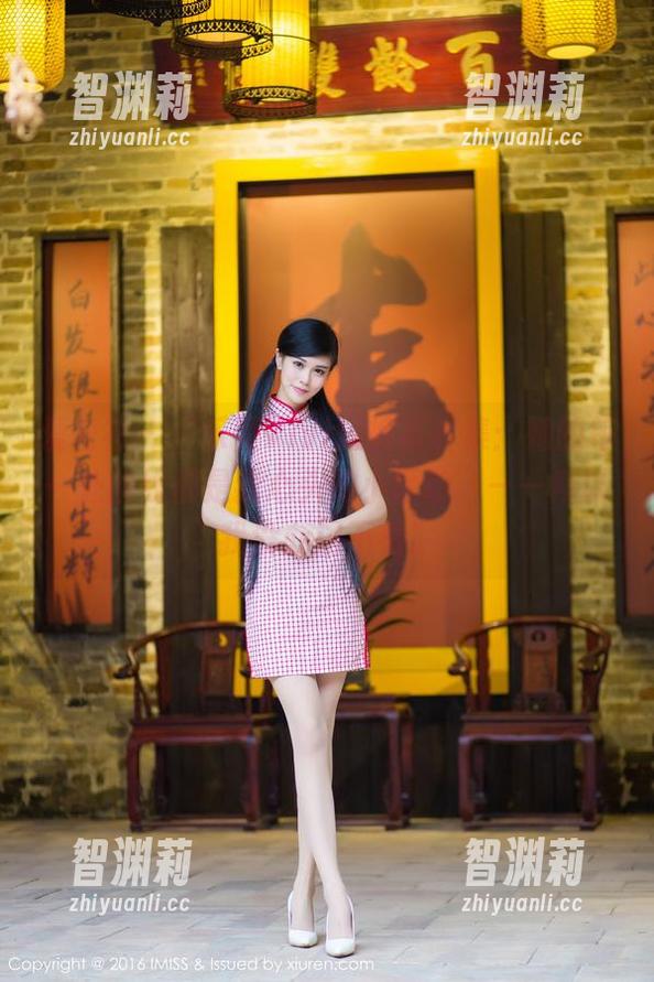 爱蜜社-乐薇Vivi 爱蜜社 - “乐薇Vivi短裤写真集:她的每一处曲线都是我心头的小悸动”——所以我没办法不看。