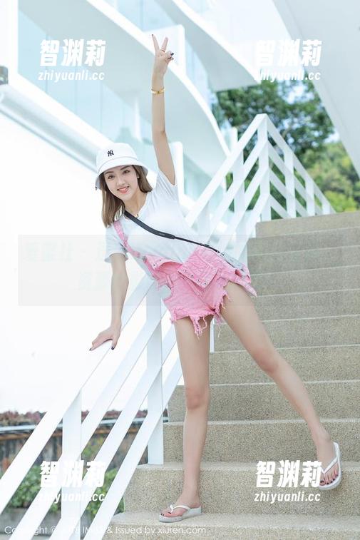 爱蜜社-逗逗doudou 爱蜜社 - 逗逗doudou与她的网袜写真,资源如影随形,不虚此行!