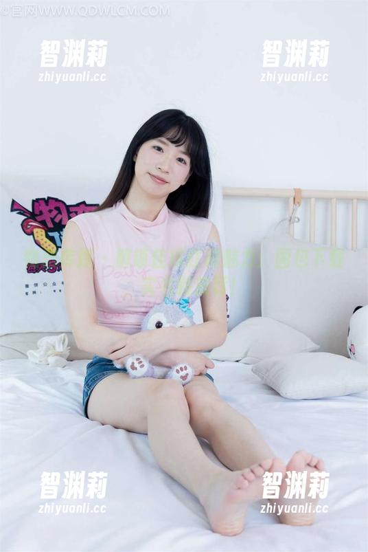 物恋传媒 - 解锁佳琪红裙魅力：图包下载，实名制推荐！