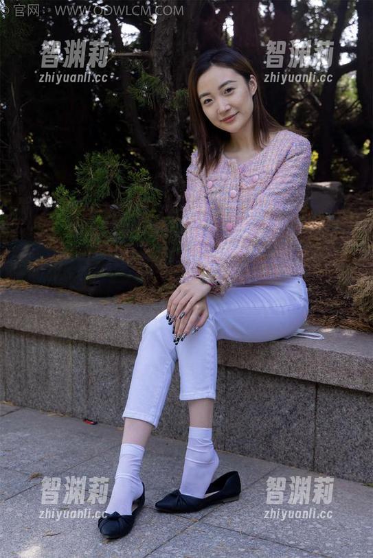 物恋传媒-菜菜 物恋传媒 - 菜菜自拍图包:这个视角真是……打破了我对“美”的理解。