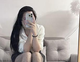 微密圈 – 玫桃泡芙的妹妹写真：我知道她为啥这么火！