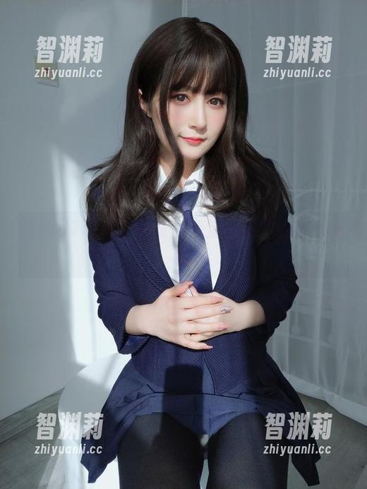 白银81 白银81和她的学妹:高清图库中的迷人光影